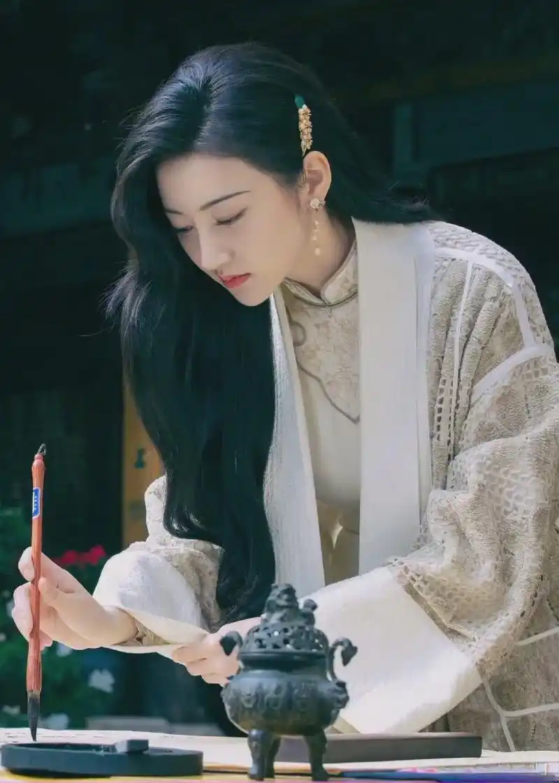 74套服装回顾景甜《司藤》谁懂啊,当年手机里的珍藏图放到现在 - 抖音