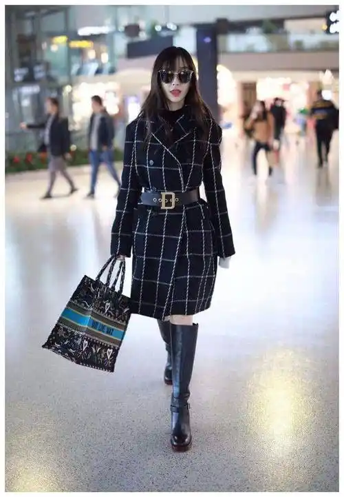 原创杨颖对靴子的审美很特别硬是喜欢俗气的大珍珠却意外的好看