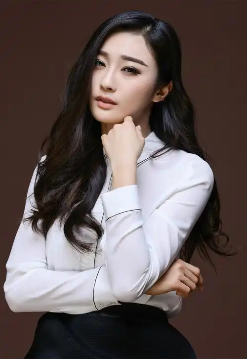 >陈冰(chen bing),1990年5月1日出生于吉林省延吉市,中国流行乐女歌手