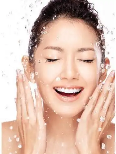 保湿方法不对 让皮肤越补越干_第一化妆网