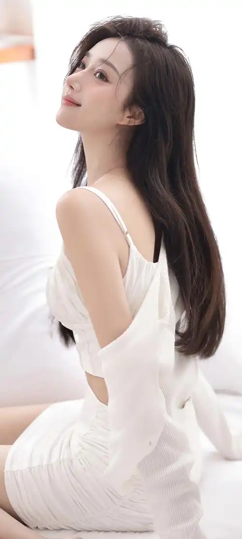 跟拍紧身牛仔裤翘臀特大长腿美女竖屏壁纸