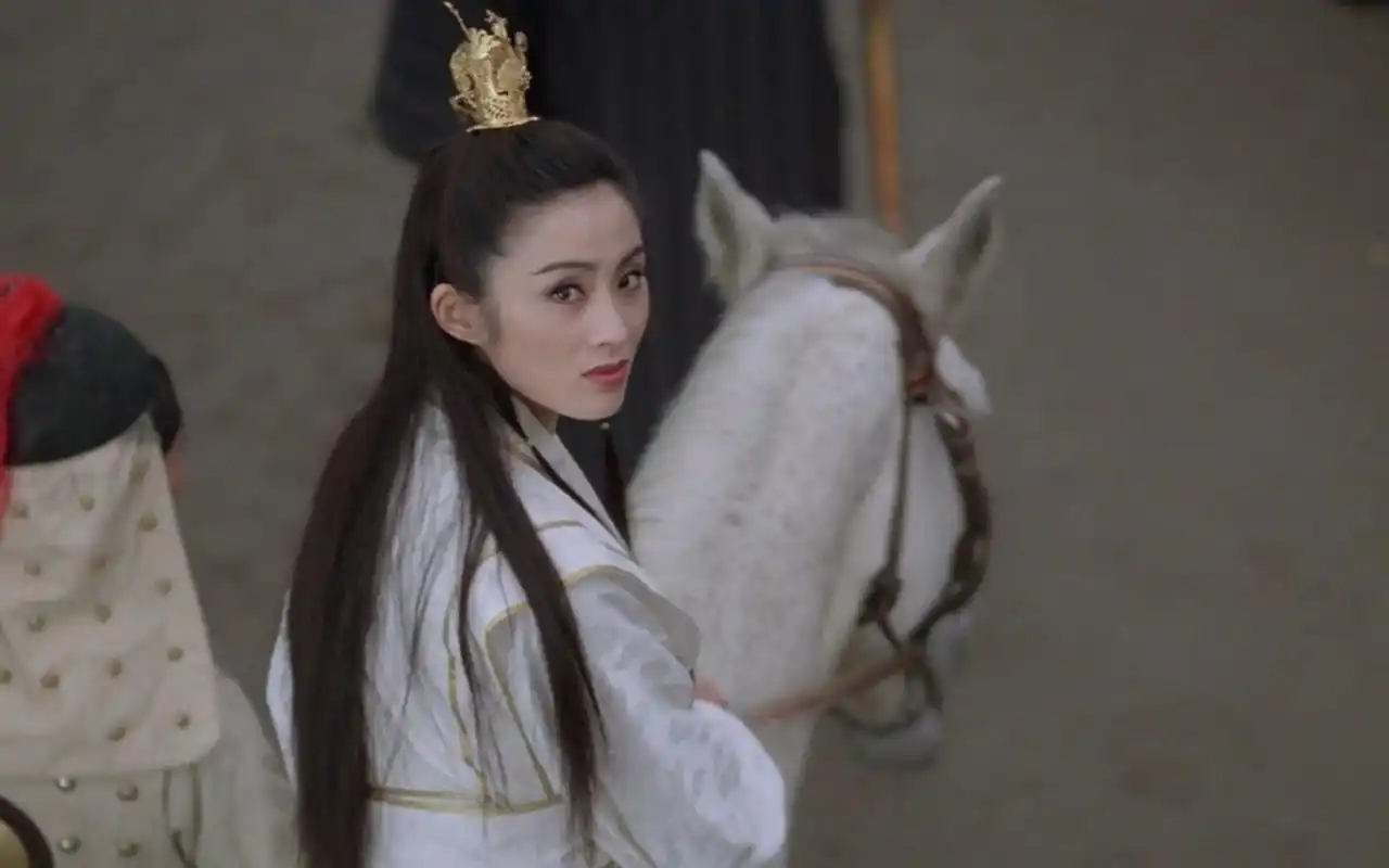 张敏时隔多年再次装扮成《倚天》赵敏,老态尽显被嘲毁经典!