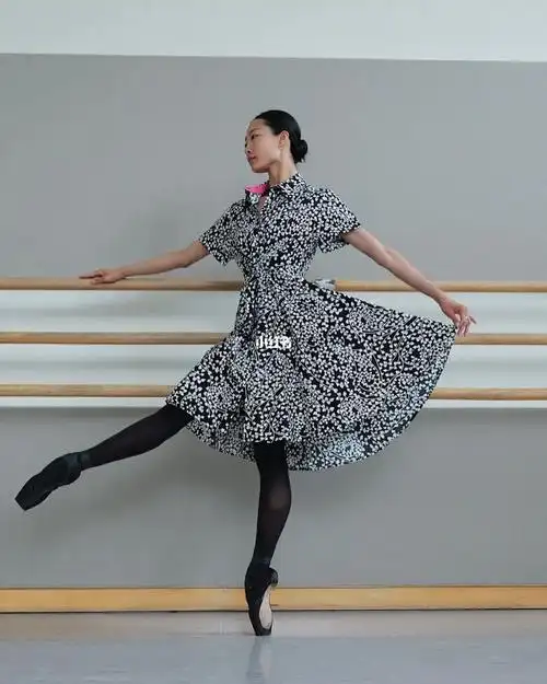 sf ballet(旧金山芭蕾舞团)的首席舞者赵婉婷优雅诠释#dvf2022早秋