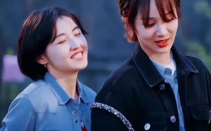 喜欢粘着姐姐的小狗【张子枫&杨紫】