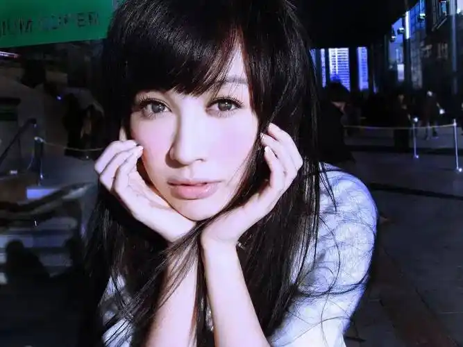 李菲儿又变样了?