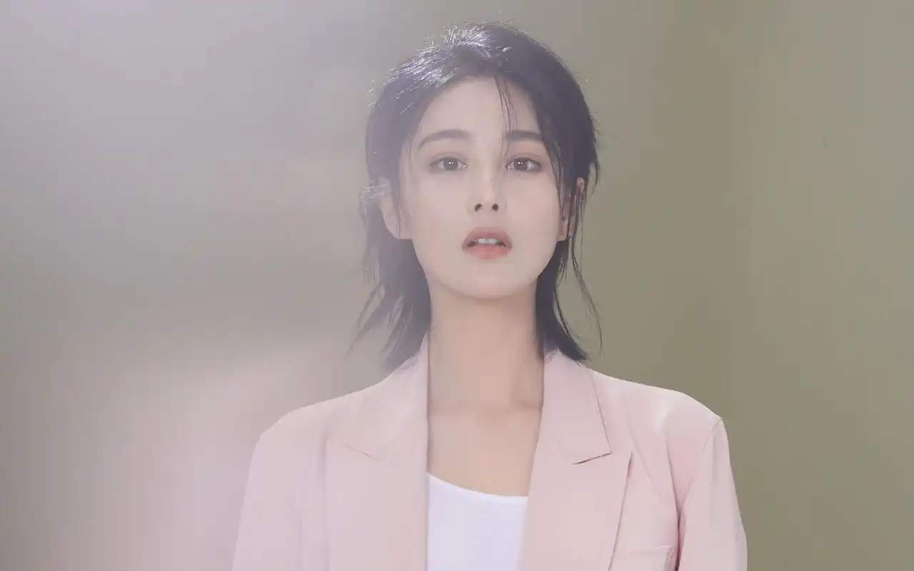 张馨予短发超美性感写真图片桌面壁纸高清大图预览1920x1200_大陆明星