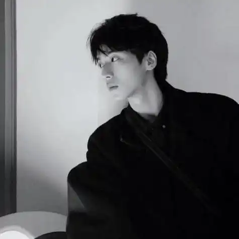 成功男人的时尚帅哥头像侧面霸气