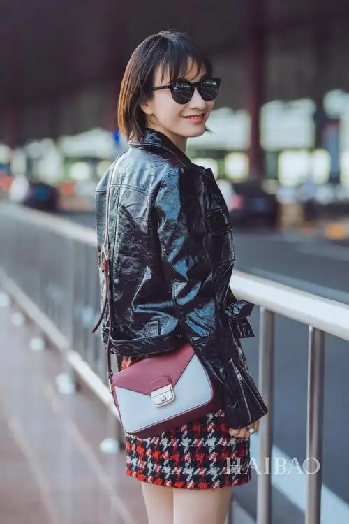 吴昕出发2019春夏纽约时装周机场街拍:简约秋日look甜美又俏皮!