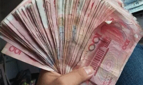 8090后的千禧一代和月光族逐渐被社交媒体掏空和榨取