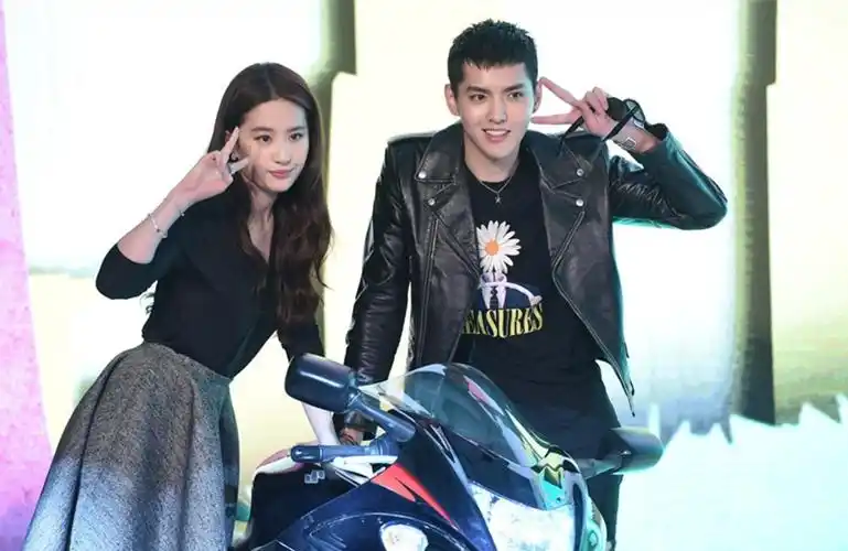 吴亦凡和刘亦菲是什么关系他们之间有过合作吗发生了什么