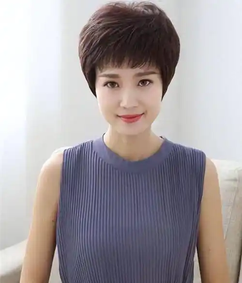 女人到了50岁,这4种"假减龄,真显老"发型要避开,太影响气质