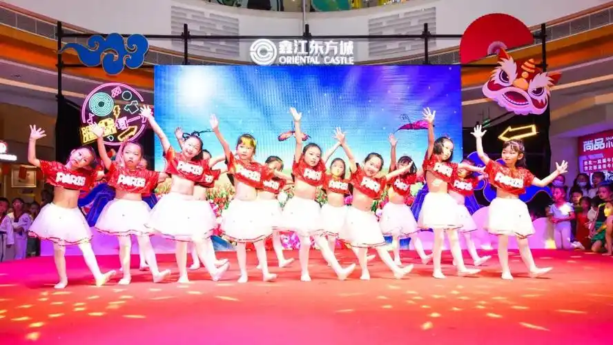 来看多才多艺的萌娃们如何掀起舞台旋风!