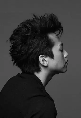 邓超早期黑白图片 冷峻动感散发迷人气质