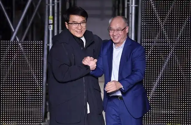 今日热搜:唐探3预售破亿;成龙大哥巴黎走秀;国足止步亚锦赛