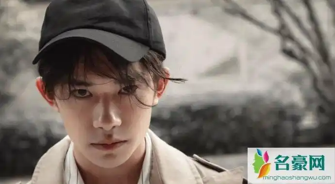 易烊千玺吸烟吗 王源吸烟照片曝光之后网友猜测易烊千玺吸烟吗