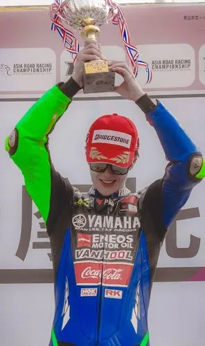 "    "啊啊啊啊啊王一博啊啊啊啊啊"    "战哥!我敬佩的战哥!啊啊啊!