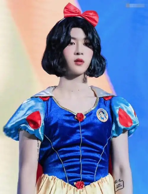 范丞丞穿女装扮白雪公主比范冰冰还要美艳