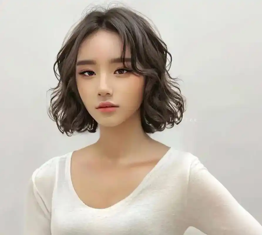 短发造型.今日分享:短发全头烫适合头发偏少头发扁塌的女生,卷 - 抖音