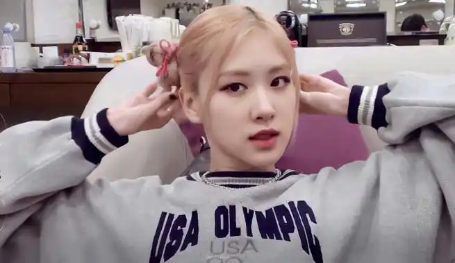 这位扎春丽头的小孩吃东西也太可爱了吧啊喂!#朴彩英