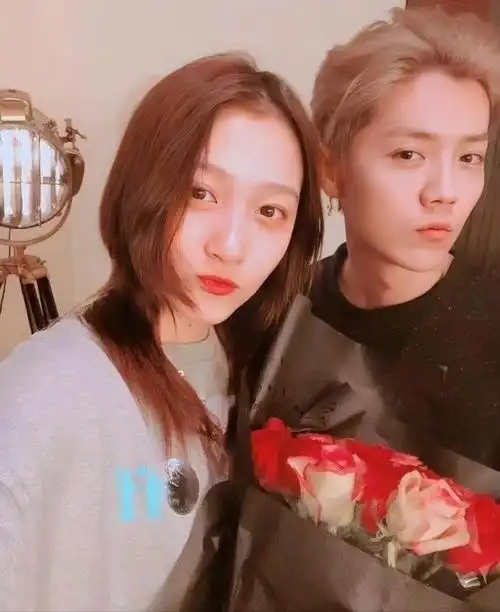 细想一下,自从鹿晗官宣与关晓彤的恋情之后,娱乐圈在恋爱这方面好像