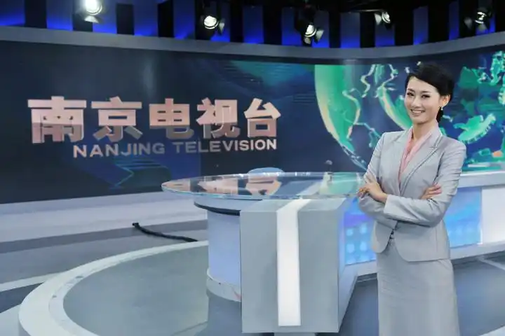 p>施源,东南卫视主持人.