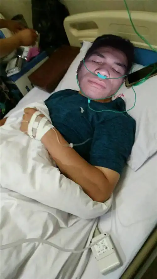 求大神帮我p一张在病床上的照片