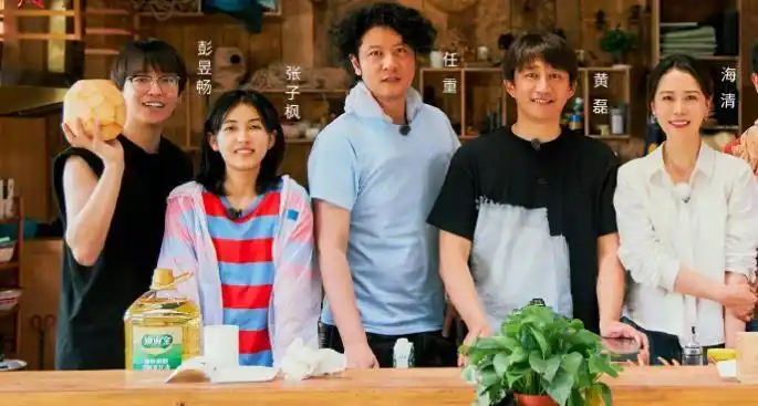 黄磊祝福考生们高考顺利 亲昵召唤"女儿"张子枫