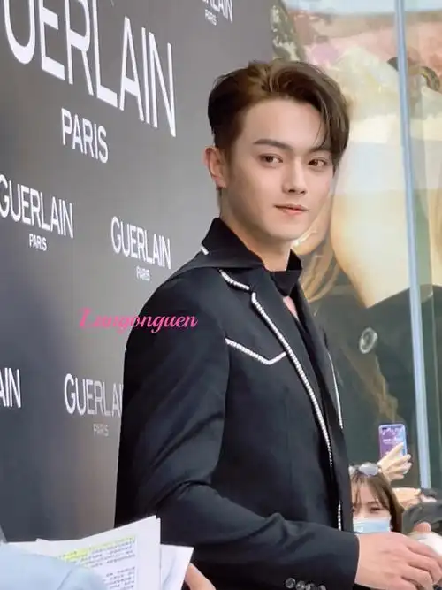 许凯  #娇兰  #许凯soso回老家的soso,又是铁人三项赛的一天～　