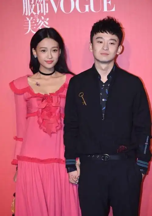 孙怡和董子健长的都好嫩啊,看着像是在"早恋",颜值太般配