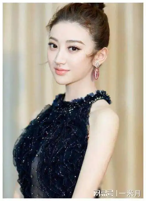 有种绝世尤物叫景甜黑色礼服开胃装女神味真是太浓了