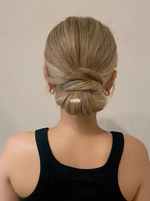 超简单75低发髻扎发教程2