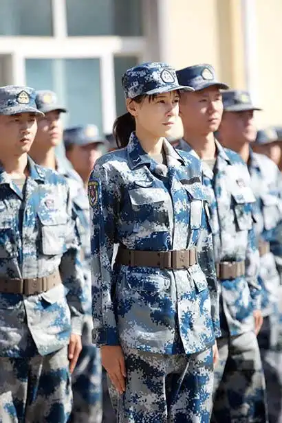 张蓝心加盟真正男子汉化身军营霸王花