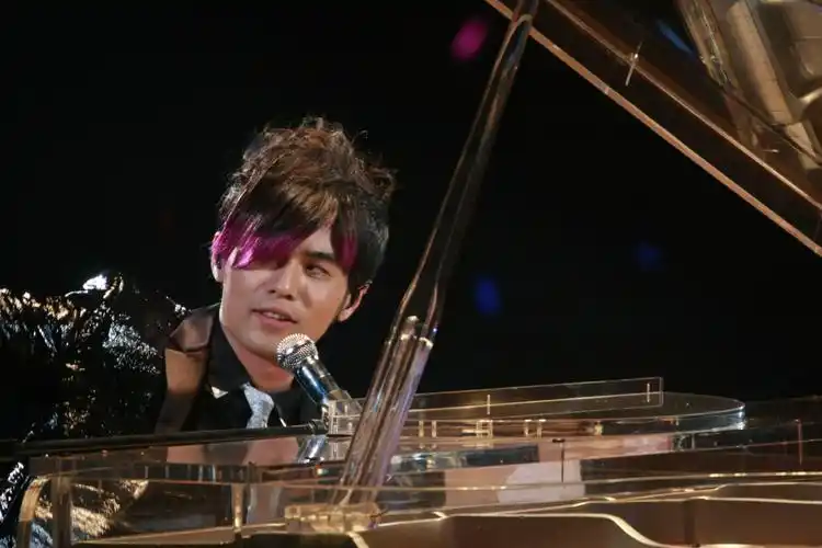 周杰伦经典造型《紫毛伦》周杰伦经典造型《紫毛伦》周杰伦经典造型