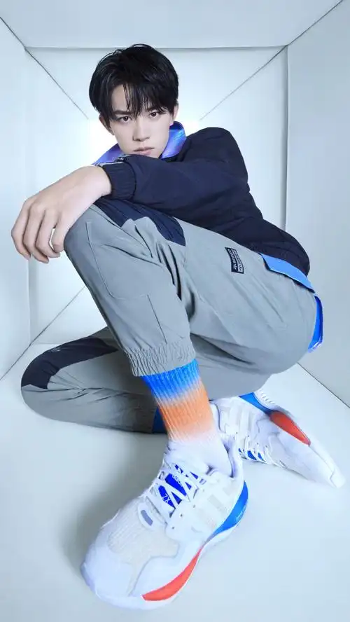 卓立百舸七载越,易烊千玺势拔节##易烊千玺阿迪达斯双线代言人##千玺