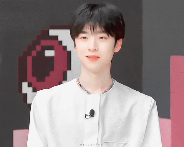 来自黑土地的张嘉元向你问好!给万元盖的美图楼.