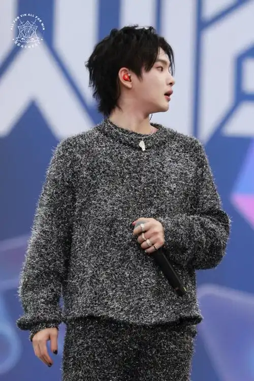 周震南舞台状态很巅峰##周震南照片