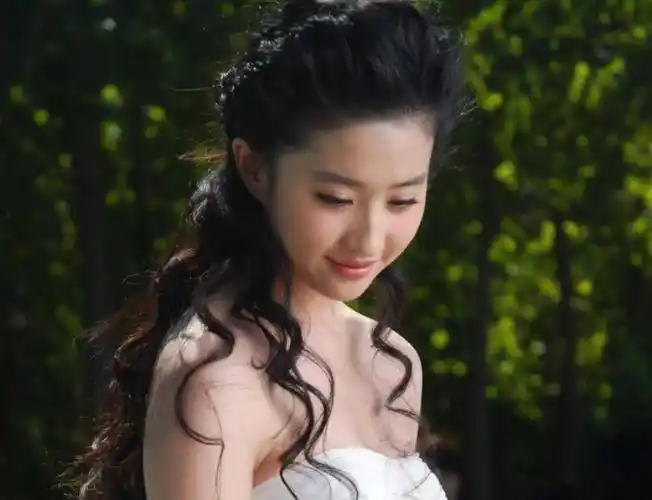 刘亦菲个人资料简介及全名(刘亦菲资料)