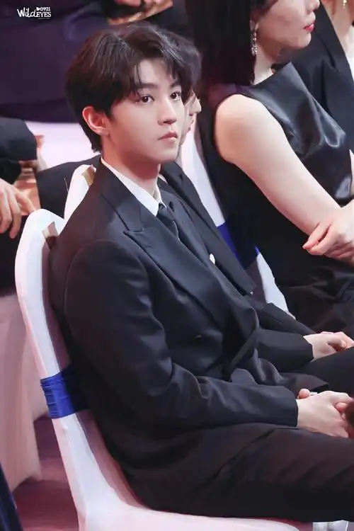 李飞p图不严谨啊##tfboys公式照