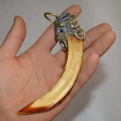 仿古做旧野猪牙挂件吊坠 镇宅珐琅彩狮子头包野猪牙古玩杂项收藏