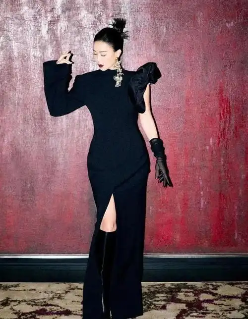 那英真是个"时髦精",不仅唱歌有实力,还非常敢穿