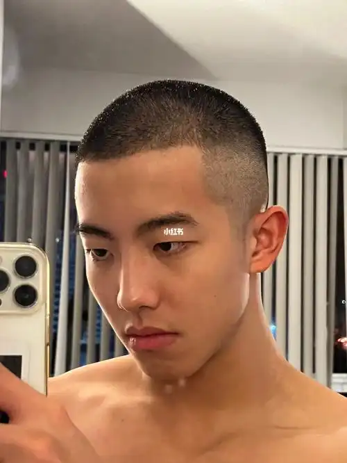 打到脑壳了,根本没有头发可以洗…#笔记灵感  #寸头