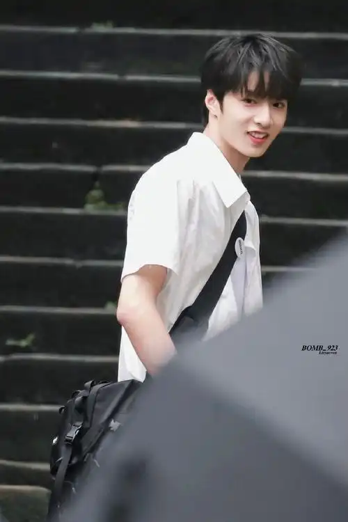 刘耀文绝美侧颜##刘耀文超绝少年气