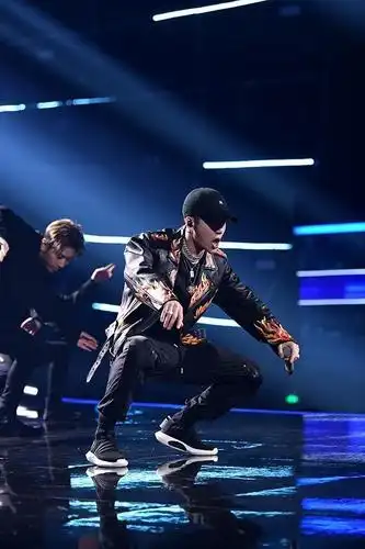 王嘉尔《梦想的声音》变身追梦歌手 《different game》燃炸舞