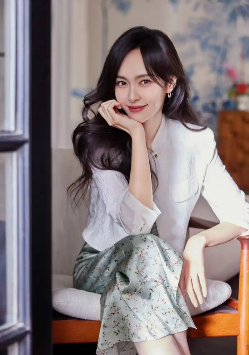 唐嫣早春穿搭大赏,身姿优美笑容迷人,小女人味道十足,爱了爱了!