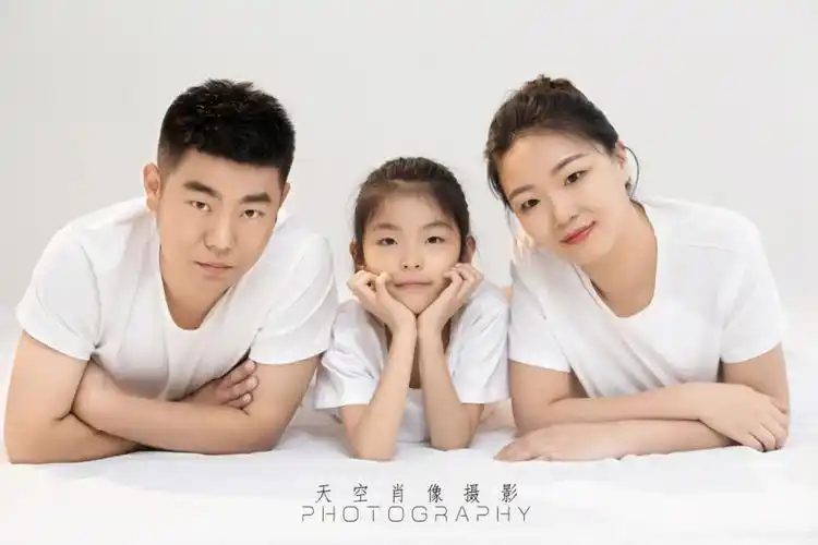 家庭肖像全家福