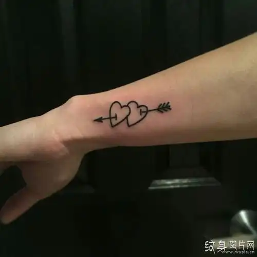 一箭穿心纹身图案欣赏是代表悲伤还是象征爱情
