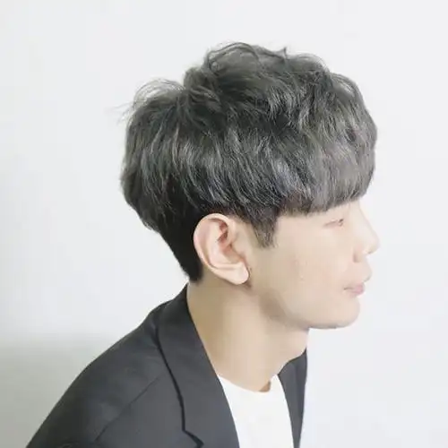 男生潮发型之微卷发型齐刘海微卷烫发图片