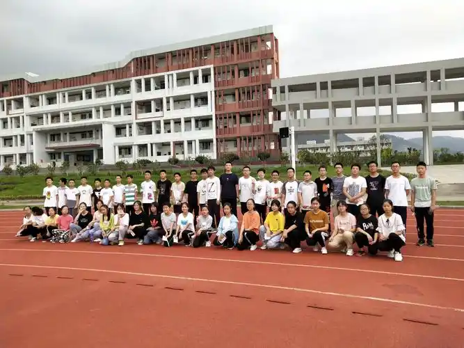 "团结协作,齐抓共管,奋勇拼搏,共创辉煌"——记太湖县实验中学2018级