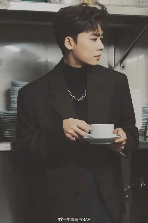 高仿普拉达历代代言人【普拉达高仿包价格和图片】