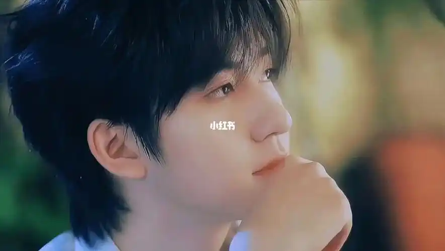 贺峻霖绝美侧颜